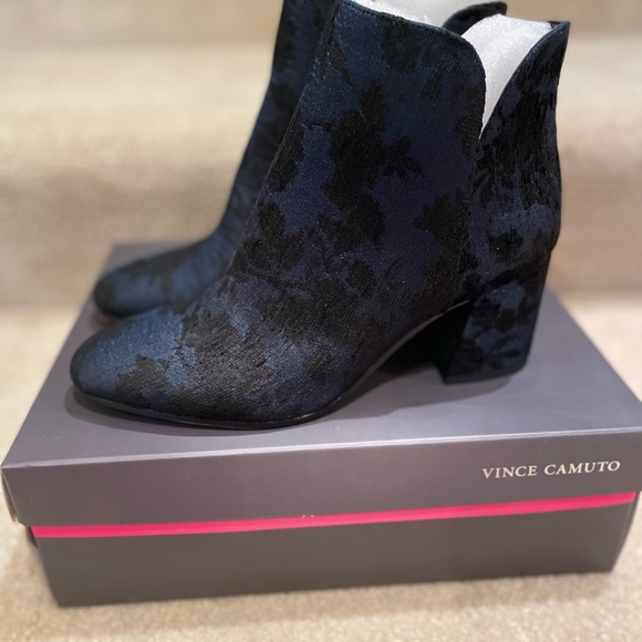 Vince Camuto Kassie Boots - Picture 3 of 7